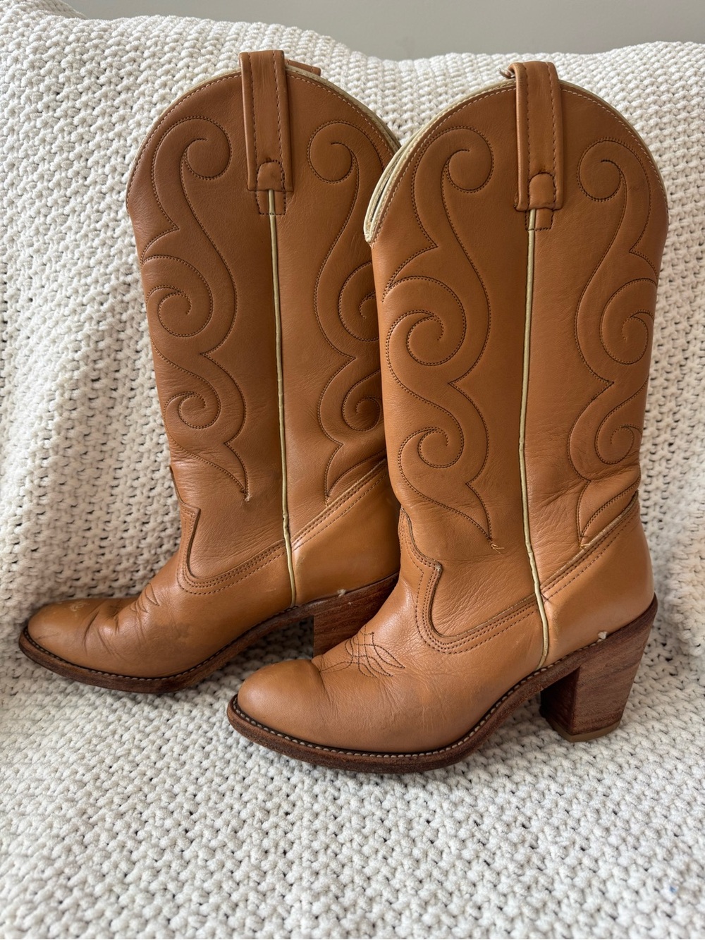 Vintage ACME Tan Leather Cowboy Boots Women’s 6.5 M USA Western Pull On